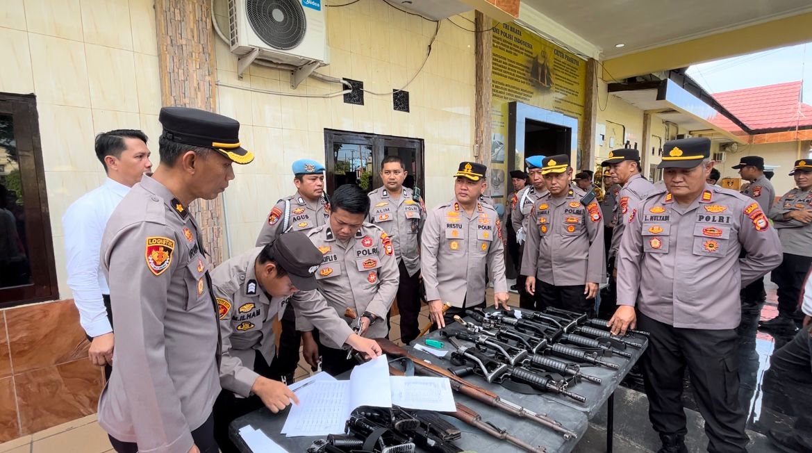 Kapolres Bulukumba Sidak Senpi dan Tes Urine Anggota, Pastikan Personel Bebas Narkoba