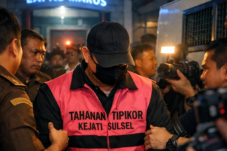 Mantan Pj Gubernur Sulsel Bahtiar Baharuddin Ditahan Terkait Dugaan Korupsi Bibit Nanas