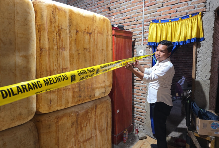 Polisi Bulukumba Temukan 1.900 Liter Solar Subsidi di Dalam Rumah Kosong di Bijawang